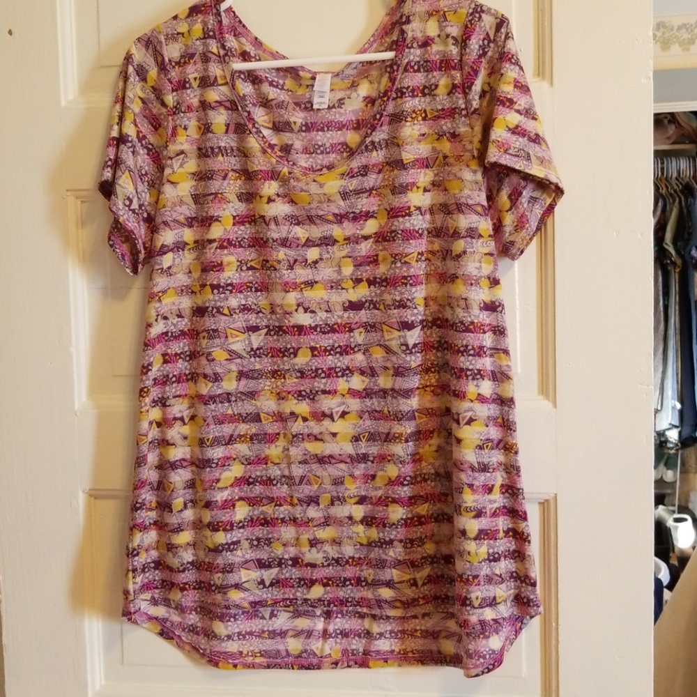 X L Lularoe Classic T with ghost strips
